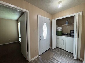 49 Westwood Vlg Dr in Trinity, TX - Foto de edificio - Building Photo