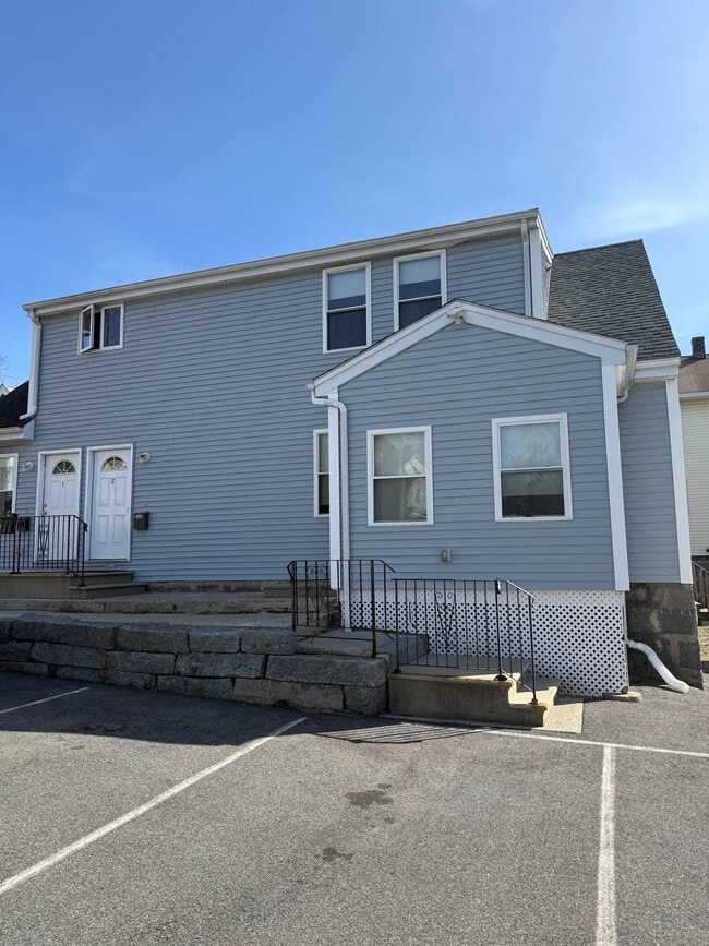 58 Kent St, Unit 3 in Quincy, MA - Foto de edificio - Building Photo