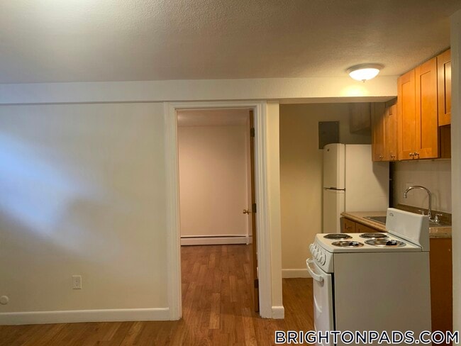 168 N Beacon St in Boston, MA - Foto de edificio - Building Photo