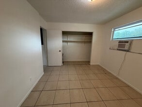 1017 Carolina Ave in St. Cloud, FL - Foto de edificio - Building Photo