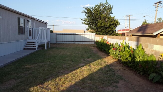 property at 1105 N Lamesa Rd