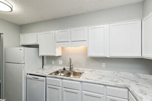 Meadow Glen Apartments in Springfield, TN - Building Photo