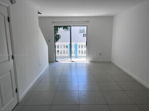 7820 NE Bayshore Ct in Miami, FL - Foto de edificio - Building Photo