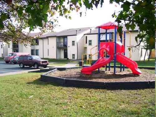 Roberts Gardens Apartments in Martinsburg, WV - Building Photo