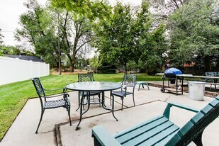 3300 East Fort Union Blvd, Unit 205 in Cottonwood Heights, UT - Building Photo