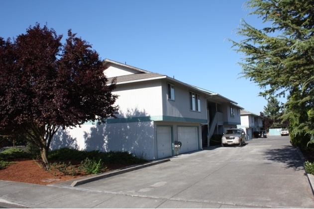 Bldg 1 & 2 in Medford, OR - Building Photo