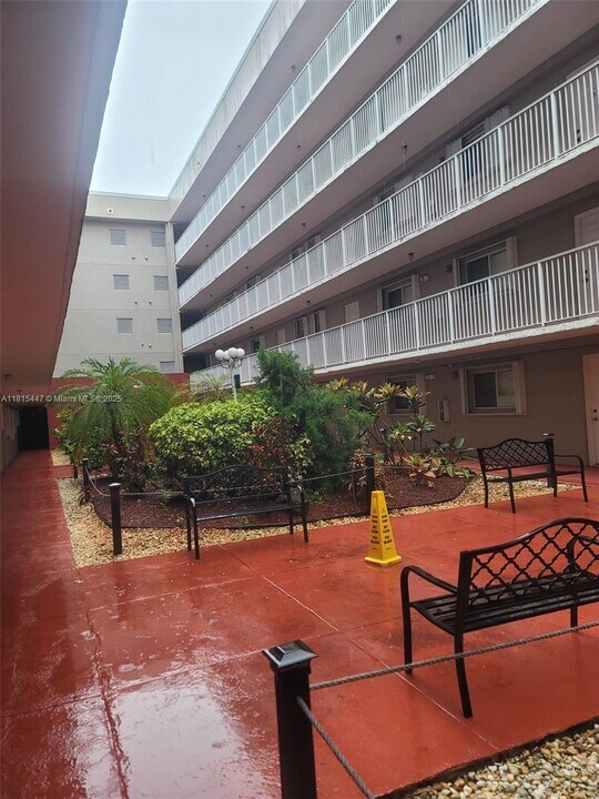600 NW 32nd Pl in Miami, FL - Building Photo