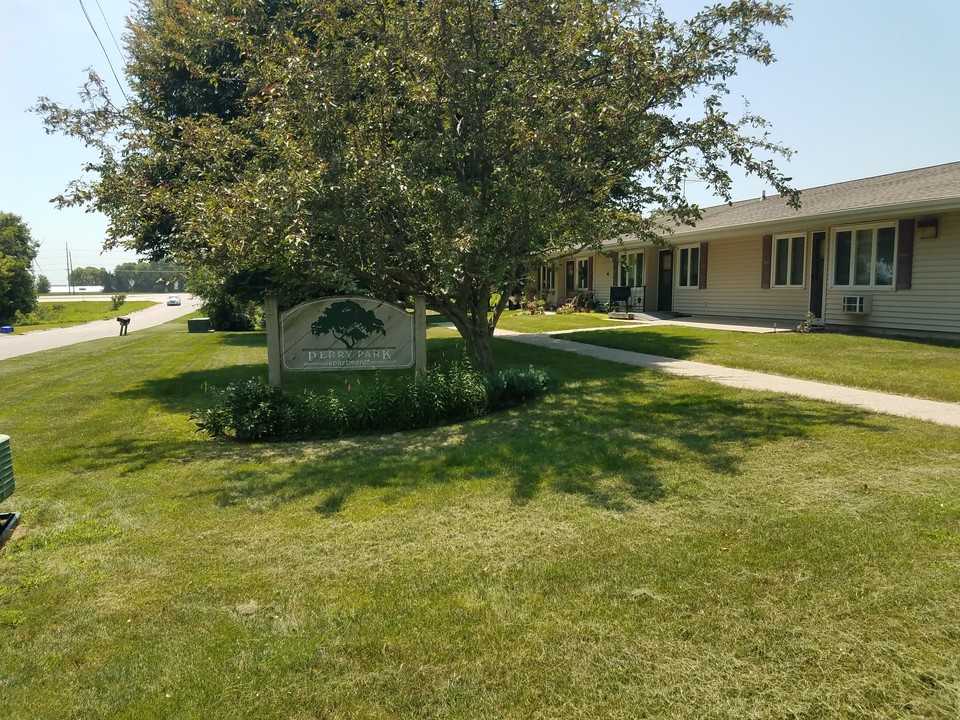 Perry Park in Perry, IA - Building Photo