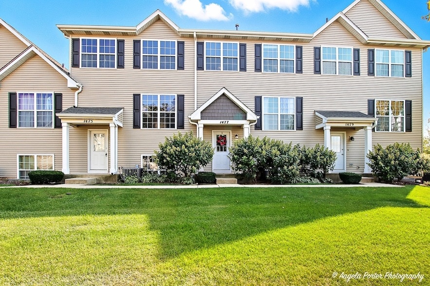 1477 Sedgewood Ct in Round Lake, IL - Building Photo