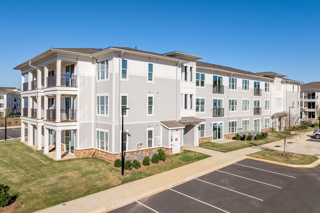 LakePointe in Charlotte, NC - Building Photo