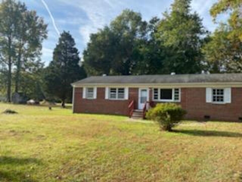 13184 Longevity Rd in Stony Creek, VA - Building Photo