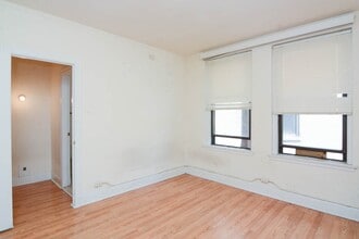 3335 W Diversey Ave in Chicago, IL - Building Photo - Building Photo