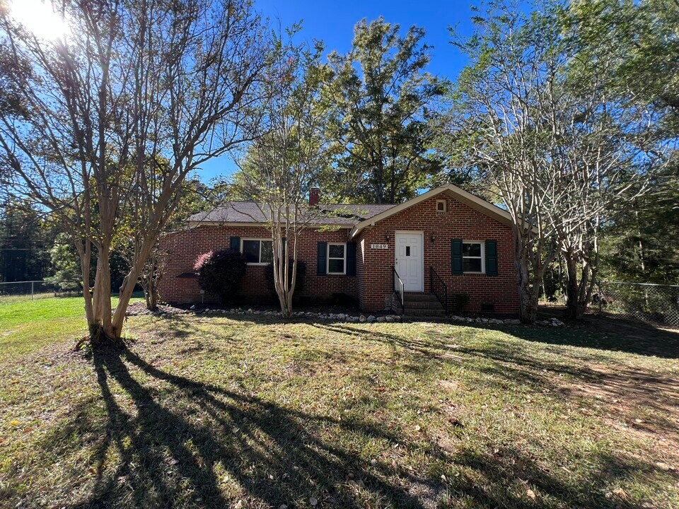 1049 Stone House Rd in Chapin, SC - Building Photo