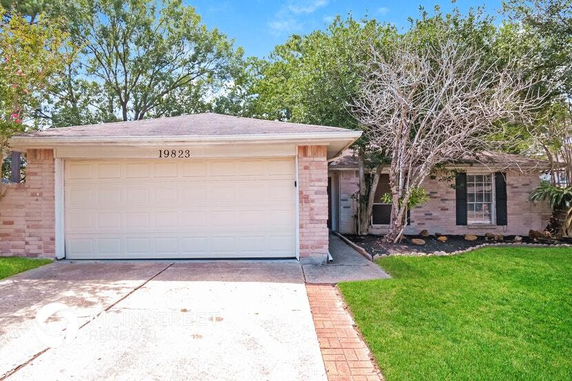 19823 Dawn Mist Dr in Humble, TX - Foto de edificio