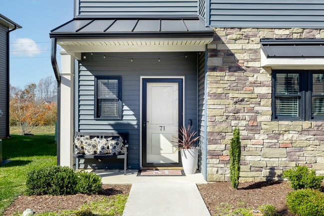 71 Warwick Dr in Lynchburg, VA - Foto de edificio - Building Photo