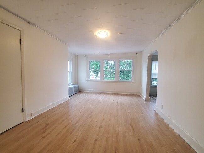 66 Broadway, Unit 1 in Bayonne, NJ - Building Photo - Building Photo