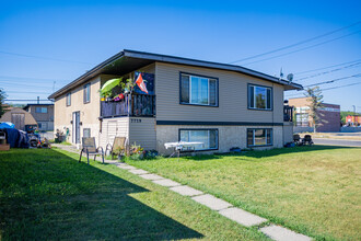 7731A 41 Av NW in Calgary, AB - Building Photo - Building Photo