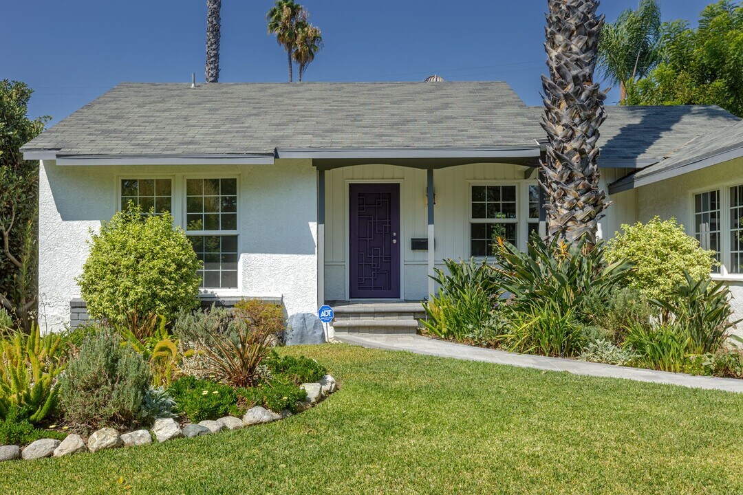 19169 Jovan St in Los Angeles, CA - Building Photo