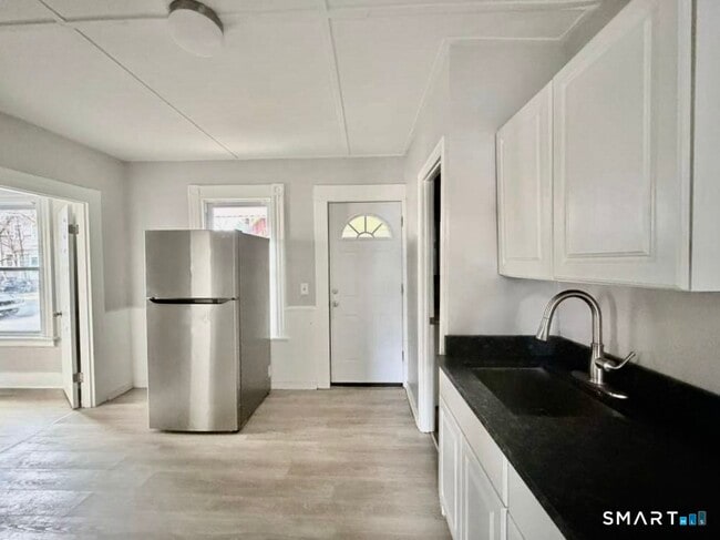 15 Bassett St in Ansonia, CT - Building Photo - Building Photo