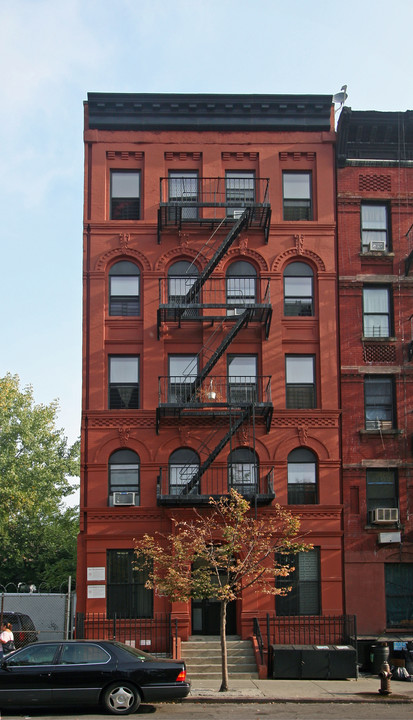 63 E 115th St in New York, NY - Building Photo