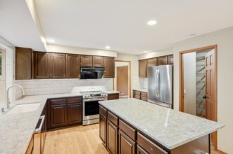 4119 239th Pl SE in Issaquah, WA - Building Photo - Building Photo
