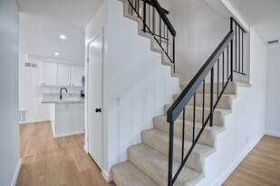 5260 Rimpark Ln in San Diego, CA - Building Photo