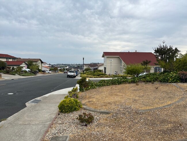 1879 Pheasant Dr in Hercules, CA - Building Photo - Building Photo