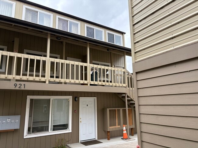 921 W 4th Ave, Unit F