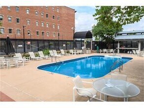 609 Central St, Unit 1403 in Kansas City, MO - Foto de edificio - Building Photo