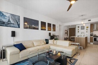 298 SE 2nd Ave in Miami, FL - Building Photo - Building Photo