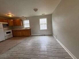 129 Main St, Unit B in East Haven, CT - Building Photo