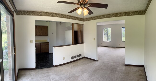 114 Locust Ridge Dr in Pittsburgh, PA - Building Photo - Building Photo