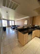 210 E Flamingo Rd in Las Vegas, NV - Building Photo - Building Photo