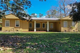 820 N Collins Blvd in Covington, LA - Building Photo