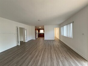 1120 NW 32nd Ct in Miami, FL - Building Photo - Building Photo
