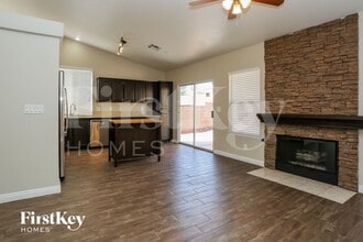 4705 Crimson Leaf Dr in Las Vegas, NV - Foto de edificio - Building Photo