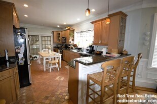 55 Hobart St in Boston, MA - Building Photo