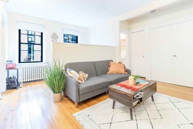 70 Queensberry St, Unit 205