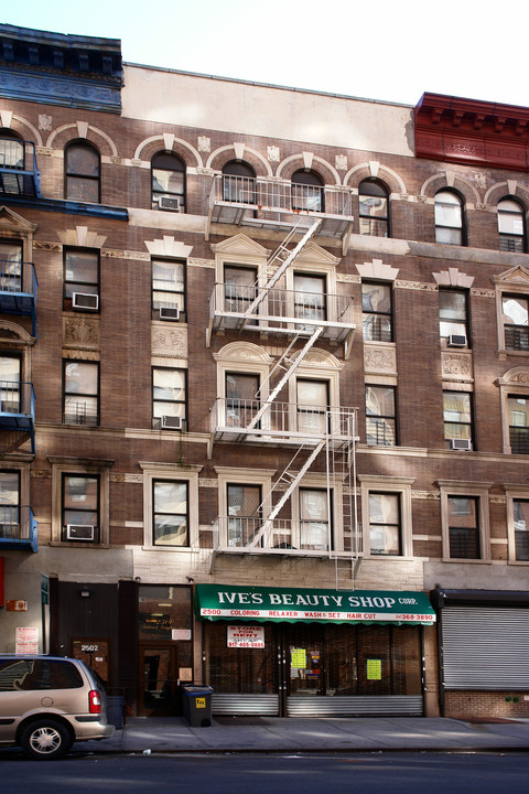 2500 Frederick Douglass Blvd in New York, NY - Foto de edificio