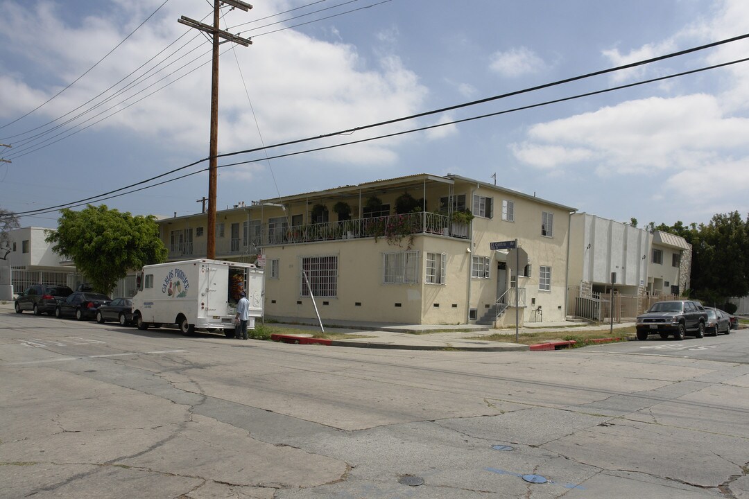 5857 Gregory Ave in Los Angeles, CA - Building Photo