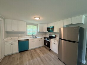 5904 Kingsview Ln-Unit -Unit A in Riverview, FL - Building Photo - Building Photo