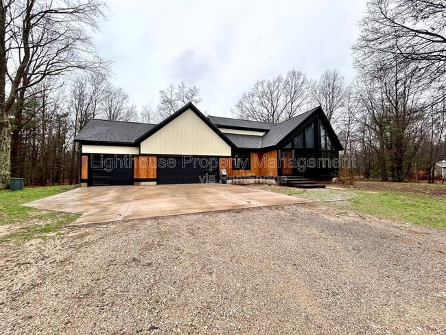 1505 N Green Creek Rd in Muskegon, MI - Building Photo - Building Photo