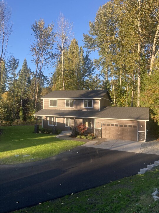 1812 S 250th St in Des Moines, WA - Building Photo