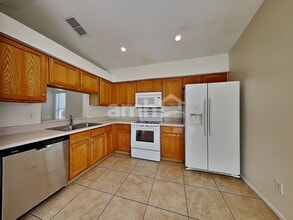 96 Knights Hollow Dr in Apopka, FL - Building Photo - Building Photo