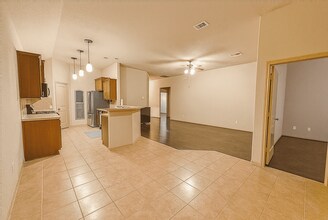 6628 Hawkins Hill Ln in San Leon, TX - Building Photo - Building Photo