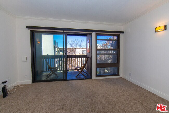 7742 Redlands St in Los Angeles, CA - Building Photo - Building Photo