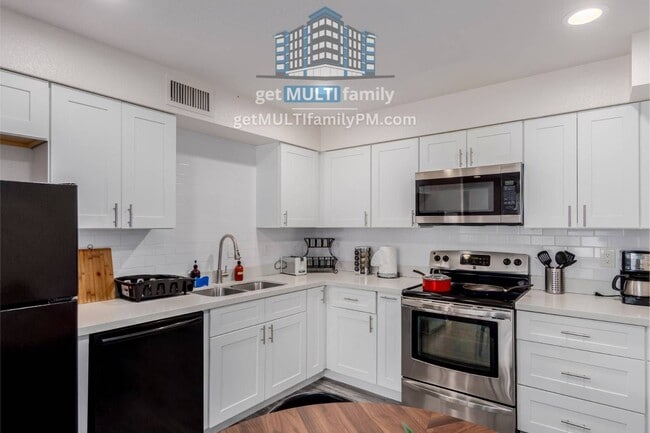 property at 515 W Pebble Beach Dr