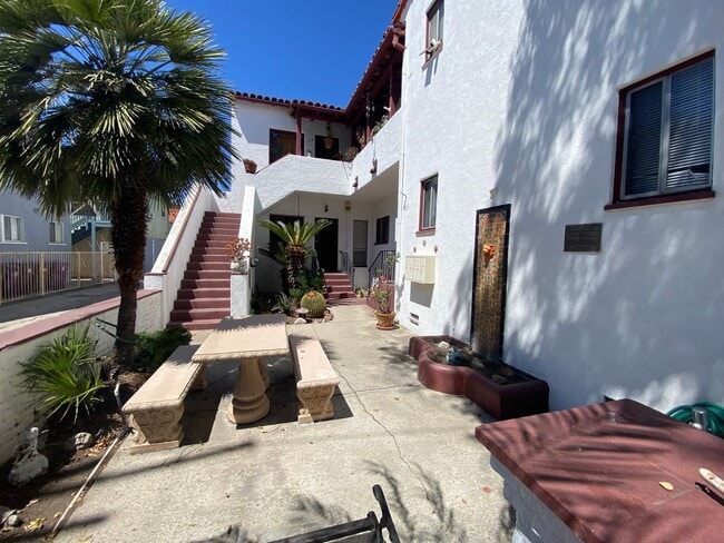 725 E 8th St in Long Beach, CA - Building Photo - Building Photo