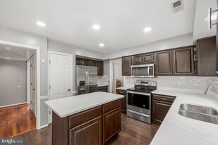 2985 Marsh Hawk Dr in Waldorf, MD - Building Photo