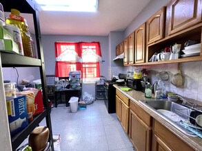 1386 Decatur St in Brooklyn, NY - Building Photo - Interior Photo